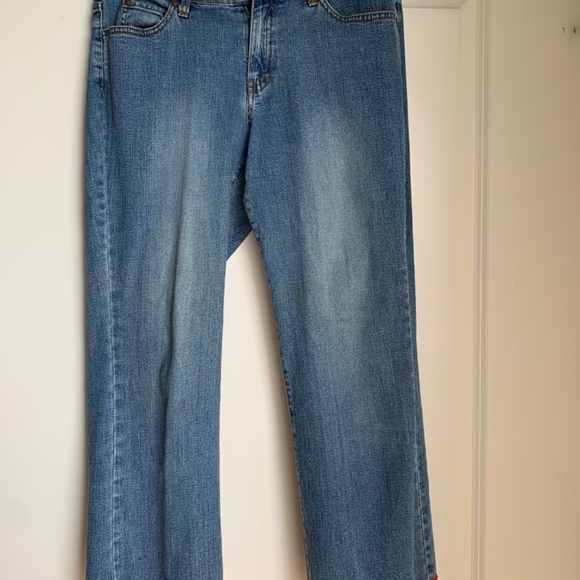 Cute jeans, size 8, embellished cuffs and back pockets - Picture 3 of 13